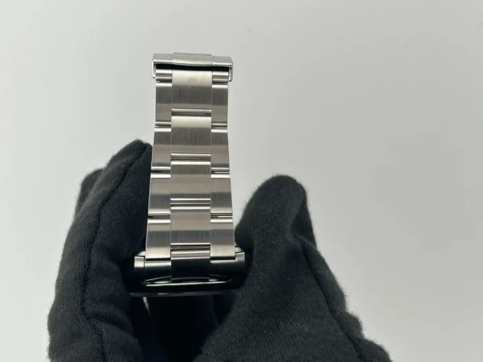 Rolex Oyster Perpetual 41 Green Dial on Oyster Ref. 134300 with New Style Card (green) 2026 - Image 5