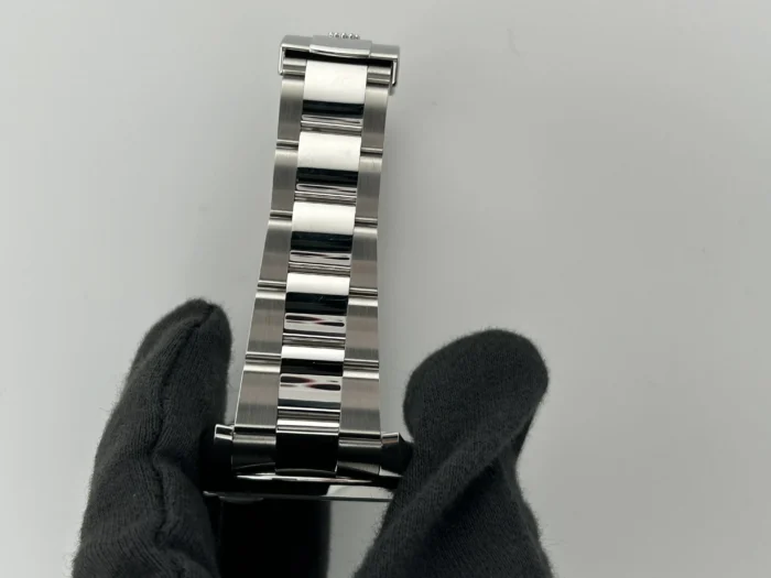 Rolex Datejust Mint Green Index Dial on Oyster Bracelet Ref. 126300 with Card (New Style Green) 2025 - Image 5