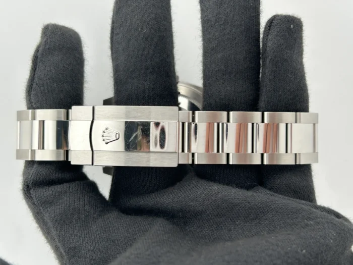Rolex Datejust Mint Green Index Dial on Oyster Bracelet Ref. 126300 with Card (New Style Green) 2025 - Image 4
