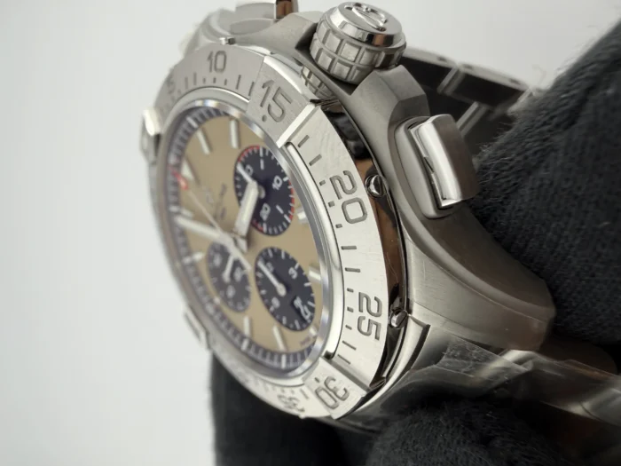 Breitling Avenger B01 Chronograph Beige Dial on Bracelet Ref. AB0147101A1A1 with Card 2026 - Image 3