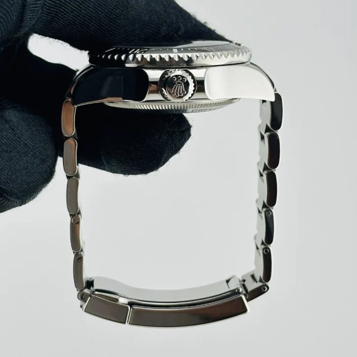 Rolex Sea-Dweller Deepsea Black Dial on Oyster Bracelet Ref. 116660 with Card (Old Green) 2009 - Image 6
