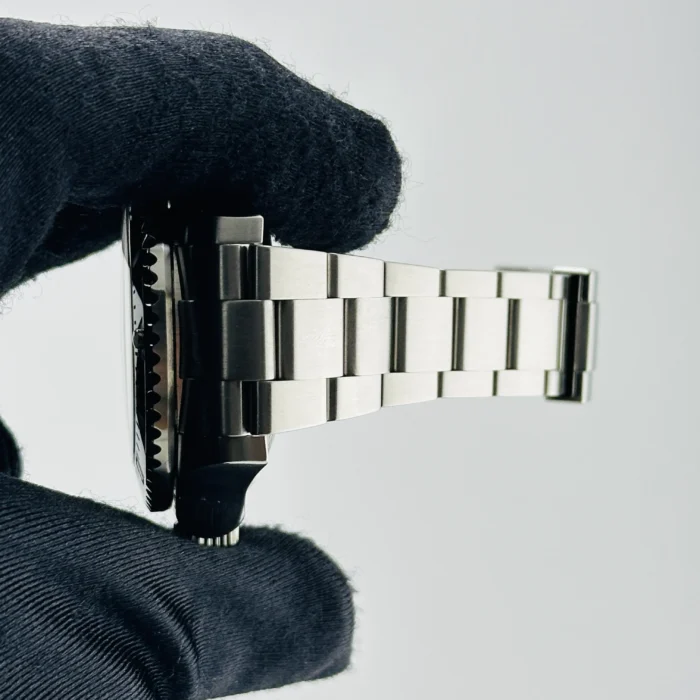 Rolex Sea-Dweller Deepsea Black Dial on Oyster Bracelet Ref. 116660 with Card (Old Green) 2009 - Image 5