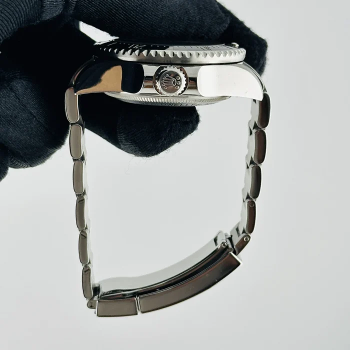 Rolex Sea-Dweller Deepsea Black Dial on Oyster Bracelet Ref. 116660 with Card (Old Green) 2009 - Image 6