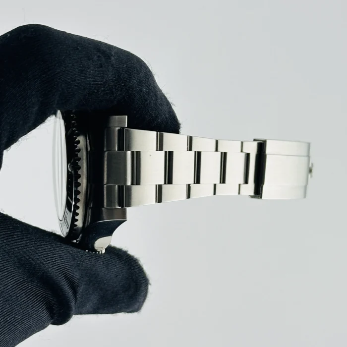Rolex Sea-Dweller Deepsea Black Dial on Oyster Bracelet Ref. 116660 with Card (Old Green) 2009 - Image 5