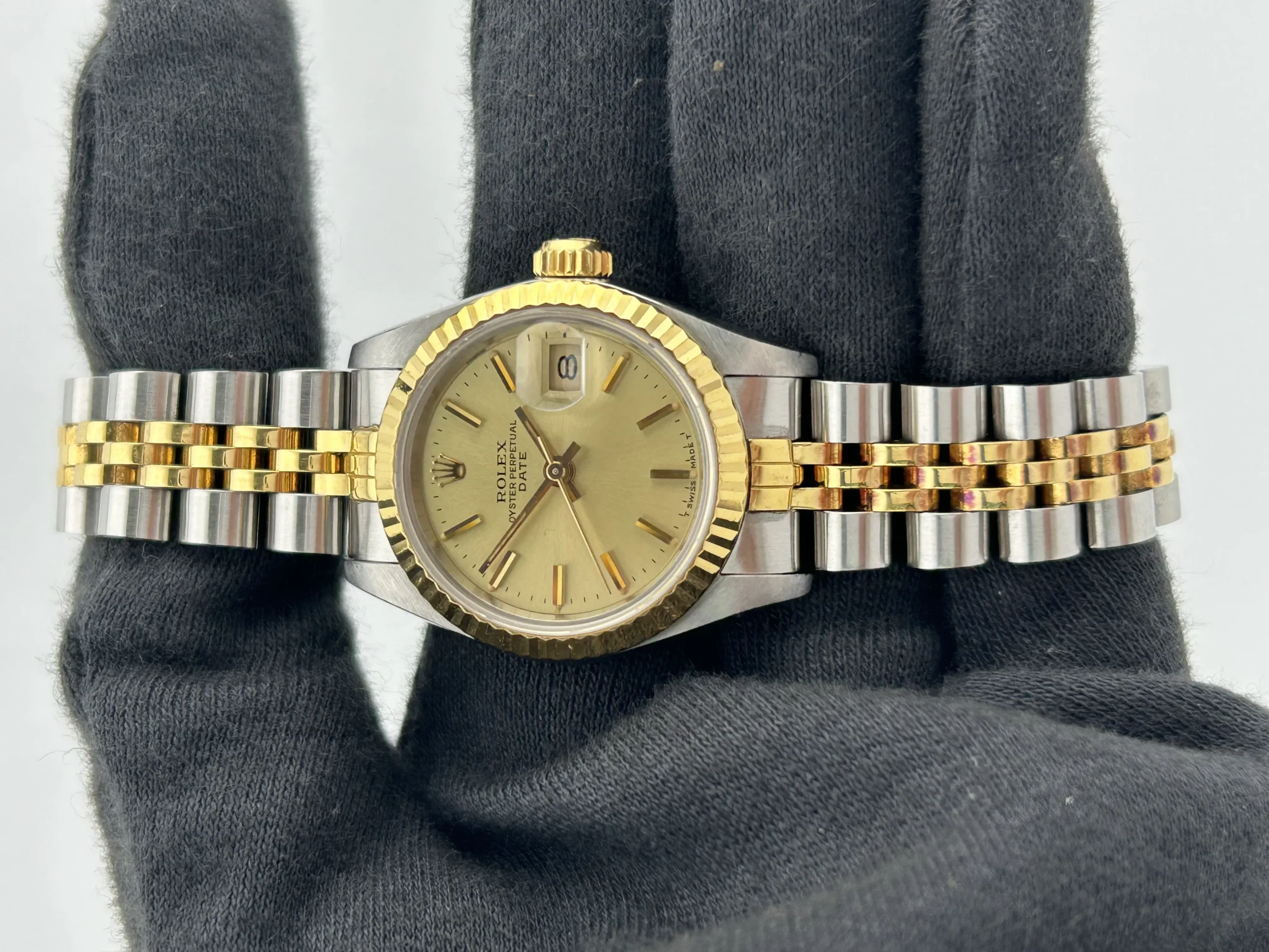 20914083_hb8a2zj7pff5o99ashdg1i9bldoi.webp Rolex Datejust Lady Champagne Stick Dial on 2-Tone D-Link Jubilee Ref. 69173 - Image 1