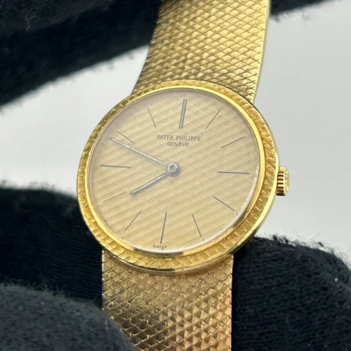 Patek Philippe Calatrava Gold Dial on Mesh Ref. 3338 - Image 2