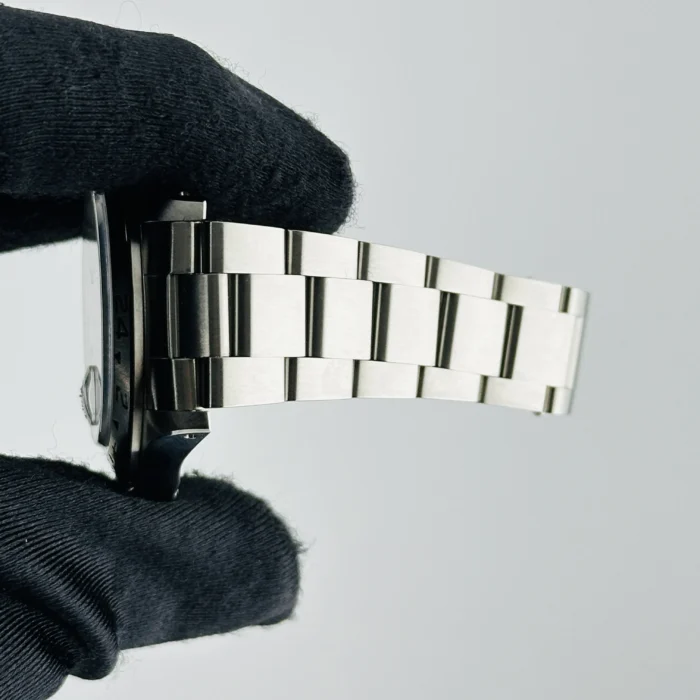 Rolex Explorer II Polar White Dial on Oyster bracelet Ref. 16570 with Papers 1998 - Image 5
