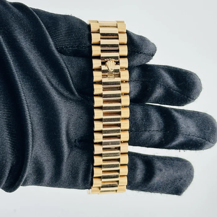 Rolex Day-Date Olive Green Roman Dial on President Bracelet Ref. 228235 with New Style Card (green) 2021 - Image 4