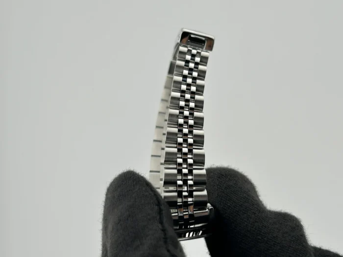 Rolex Datejust Lady Champagne Stick Dial on Jubilee Ref. 69174 with Papers 1994 - Image 4