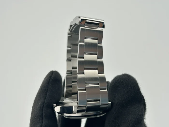 Rolex Explorer II White Dial on Oyster Ref. 16570 with Papers 2005 - Image 4