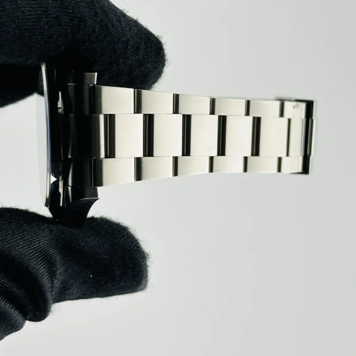 Rolex Airking Black Dial on Oyster Bracelet Ref. 126900 with Card (New Style Green) 2024 - Image 5