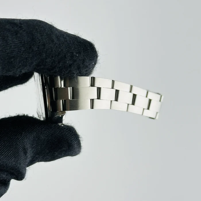 Rolex Oyster Perpetual Date Silver Linen Stick Sigma Dial on Oyster Bracelet Ref. 6916 - Image 4