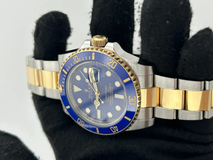 Rolex Submariner Date Blue Dial on 2Tone Oyster Bracelet Ref. 116613LB with Card (Old Green) 2012 - Image 3