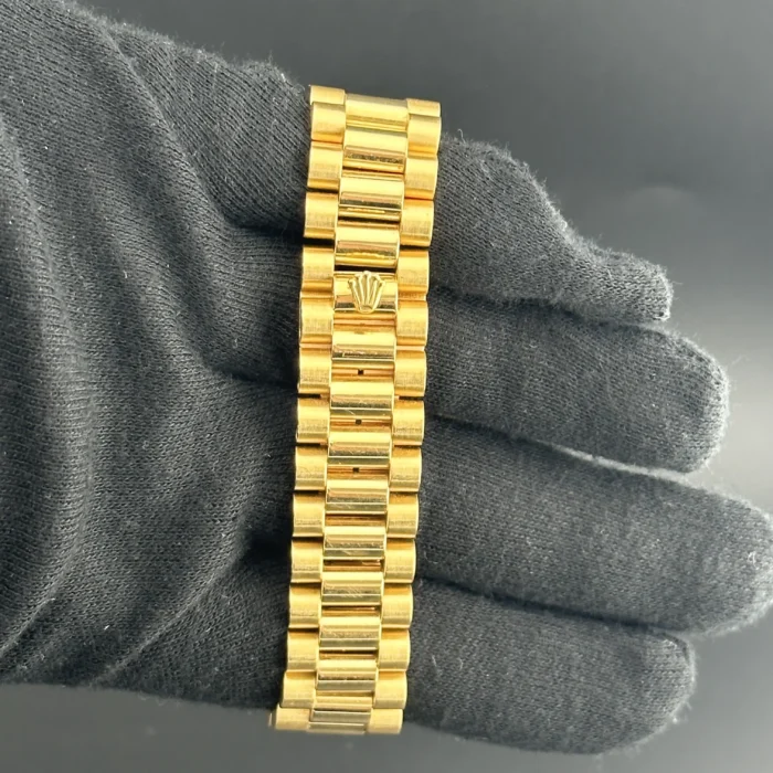 Rolex Day Date 36 Champagne Diamond Dial on President Ref. 18238 with Papers 1989 - Image 4