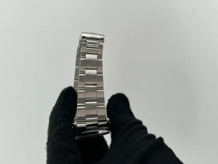 Rolex Oyster Perpetual Date Silver Index Dial on Oyster Steel Bracelet Ref. 1500 - Image 4