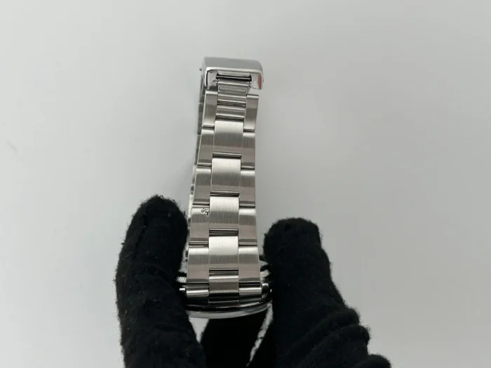 Rolex Oyster Perpetual Date Silver Index Dial on Oyster Steel Bracelet Ref. 1500 - Image 4