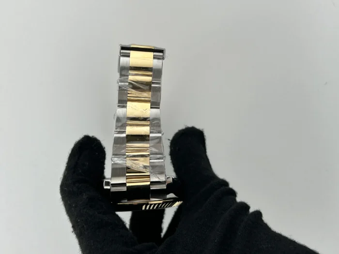 Rolex SkyDweller White Dial on Oyster Steel Bracelet Ref. 326933 with Card (New Style Green) 2019 - Image 5