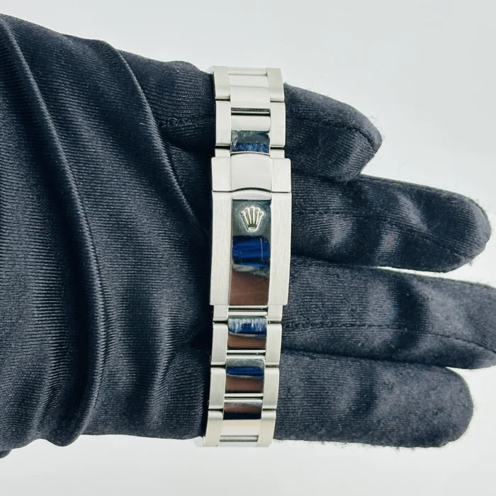 Rolex Datejust Silver Index Dial on Oyster Bracelet Ref. 126300 with Card (New Style White) 2019 - Image 4