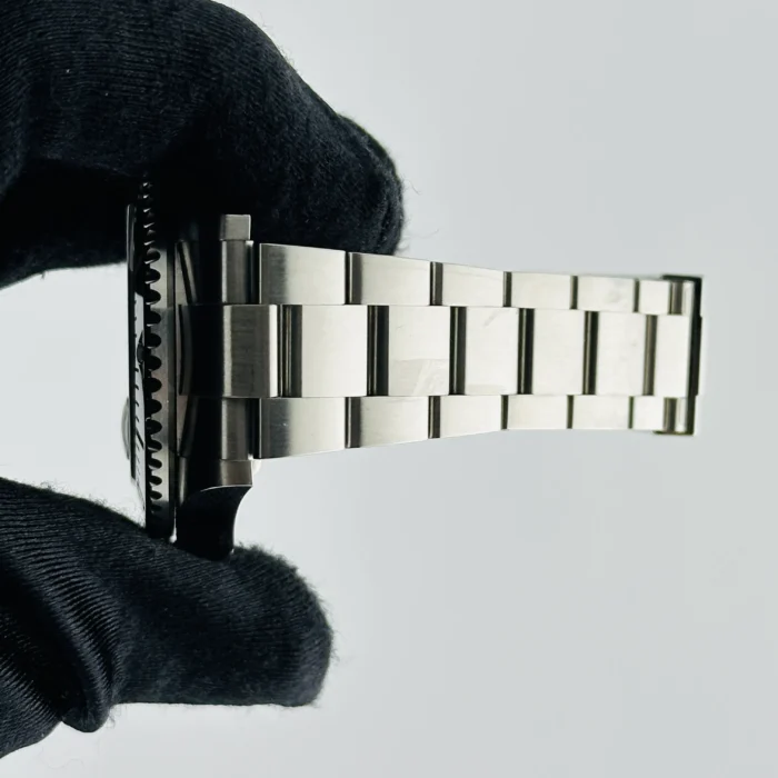 Rolex Sea-Dweller Black Dial on Oyster Bracelet Ref. 126600 with Card (New Style White) 2019 - Image 5