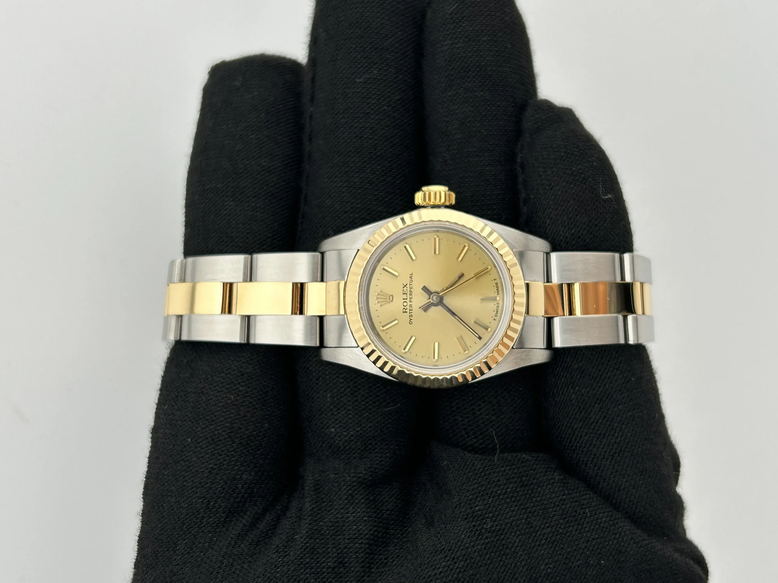 20928088_xw5wq6qp5iyzcfaws1prg2i75nre.webp Rolex Oyster Perpetual 25mm Champagne stick Dial on Oyster Ref. 67193 - Image 1