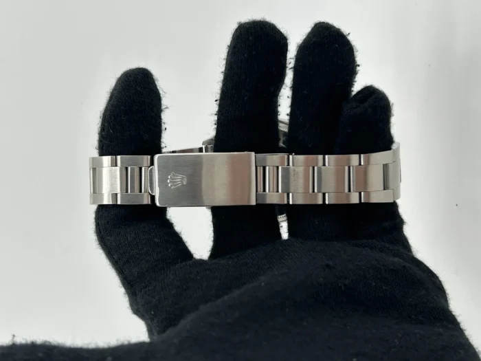 Rolex Oyster Perpetual Date Silver Index Dial on Oyster Rivet Bracelet Ref. 1500 - Image 3