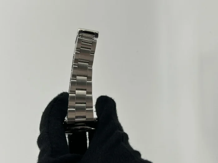 Rolex Oyster Perpetual Date Silver Index Dial on Oyster Rivet Bracelet Ref. 1500 - Image 4