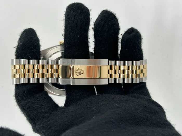 Rolex Datejust 41 Silver Index Dial on Jubilee Ref. 126333 with Card (New Style White) 2018 - Image 4