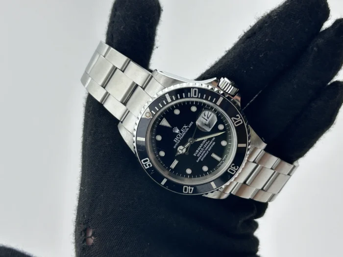 Rolex Submariner Black Dial on Oyster Ref. 16610 with Papers 2000 - Image 3