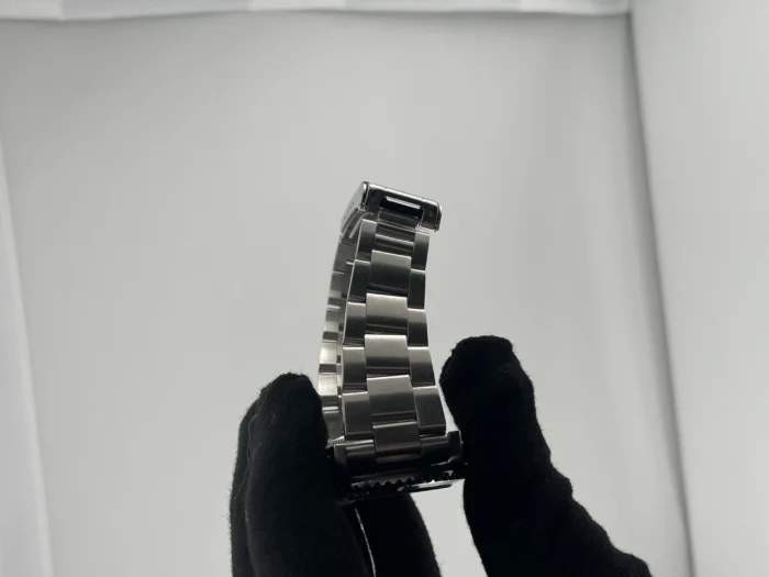 Rolex Submariner Date Black Dial on Oyster Ref. 16610 with Papers - Image 5