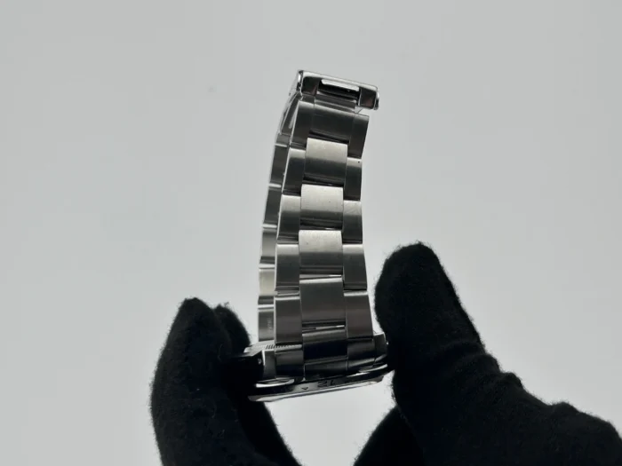 Rolex Explorer II White Dial on Oyster Ref. 16570 with Papers 2000 - Image 5