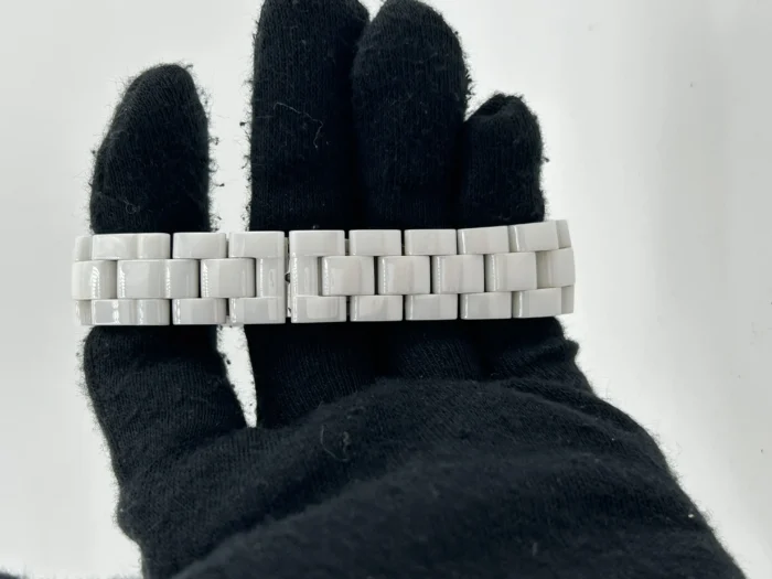 Chanel J12 White Dial on White Ceramic Bracelet Ref. H2010 - Image 4