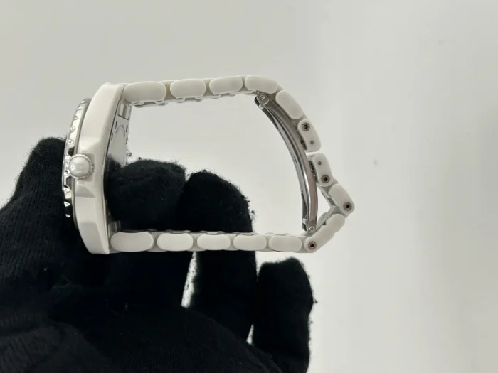 Chanel J12 White Dial on White Ceramic Bracelet Ref. H2010 - Image 6