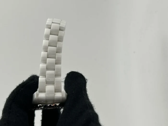 Chanel J12 White Dial on White Ceramic Bracelet Ref. H2010 - Image 5