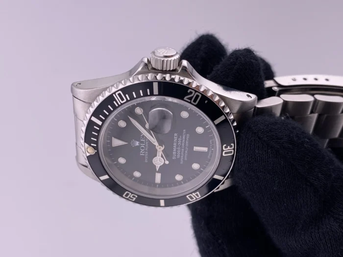 Rolex Submariner Black Dial on Oyster Ref. 16610 with Papers - Image 3