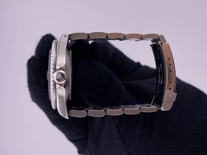 Rolex Submariner Black Dial on Oyster Ref. 16610 with Papers - Image 6
