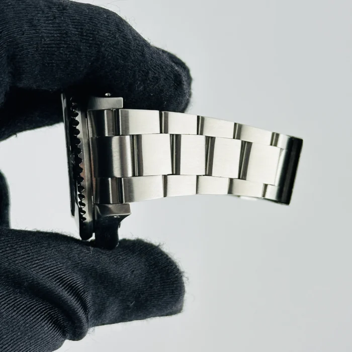 Rolex Sea-Dweller Black Dial on Oyster Bracelet Ref. 16600 - Image 5