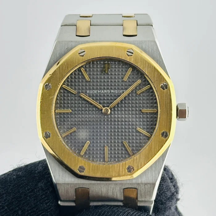 Audemars Piguet Royal Oak Grey / Gold Markers Dial on 2-Tone Bracelet Ref. 56303SA.OO.0789SA - Image 3