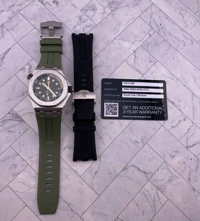 Audemars Piguet Offshore Diver Green Dial on Bracelet Ref. 15720ST.OO.A052CA.01 with Card - Image 7