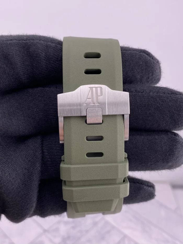 Audemars Piguet Offshore Diver Green Dial on Bracelet Ref. 15720ST.OO.A052CA.01 with Card - Image 4