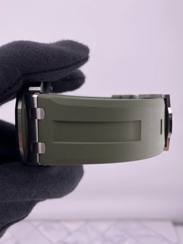 Audemars Piguet Offshore Diver Green Dial on Bracelet Ref. 15720ST.OO.A052CA.01 with Card - Image 5