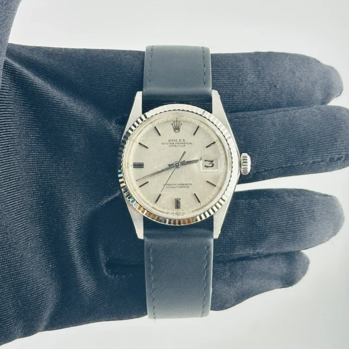20944089_soopoo3k5k34cgppcgway9qgds98.webp Rolex Datejust Silver Linen Stick Dial on Generic Leather Band Ref. 1601 - Image 1