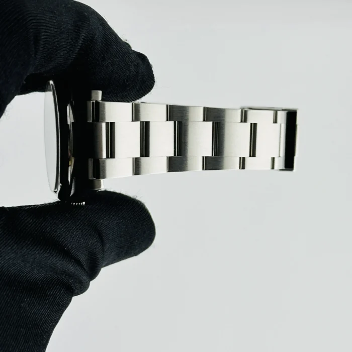 Rolex Oyster Perpetual Silver Stick 369 Dial on Oyster Ref. 114200 with Card (Old Green) 2010 - Image 5