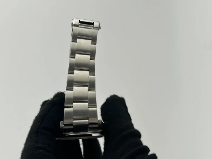 Rolex Explorer I Black Dial on Oyster Steel Bracelet Ref. 114270 with Card (Old Green) 2008 - Image 5