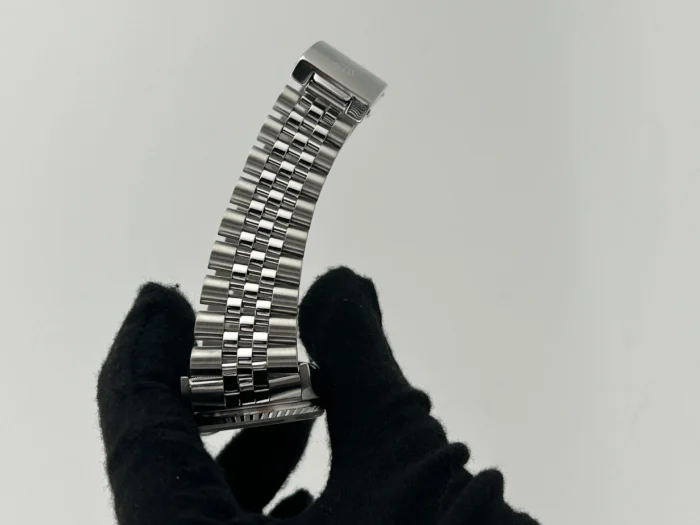 Rolex Datejust 36 White Roman Numerals Dial on Jubilee D-Link Bracelet Ref. 16220 - Image 5