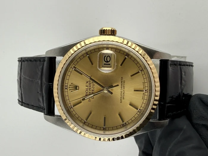 Rolex Datejust 36 Champagne Stick Dial on Generic Leather Strap Ref. 16233 - Image 2