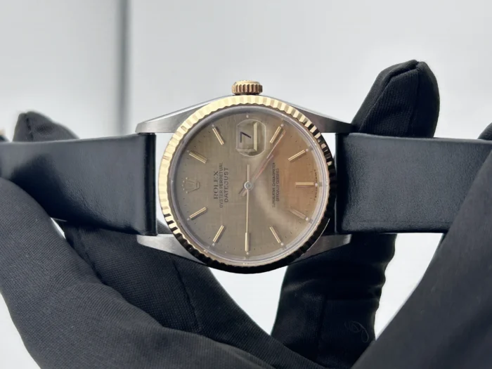 20950133_jhm0cuech9ilei5uf8wwc2li489o.webp Rolex Datejust 36 Champagne Stick Dial on Leather Ref. 16233 - Image 1